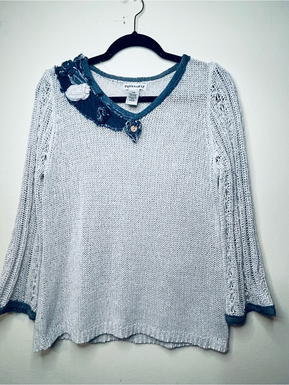 Parkhurst Vintage Light Gray Open-Knit V-Neck Sweater with Teal Trim & Floral